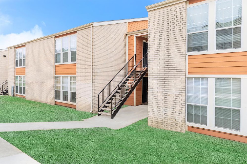 Hilltop Oaks Apartments