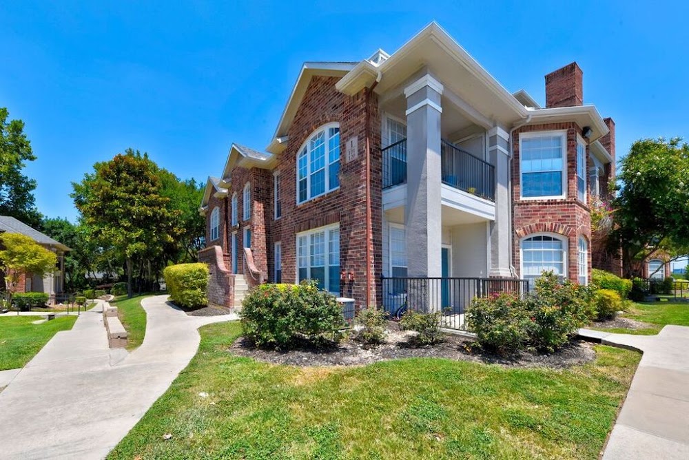 Whispering Creek Villas Apartment Homes