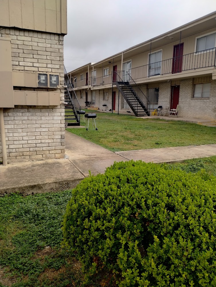 Canlen West Apartments