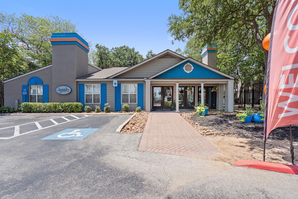 Sapphire Apartments